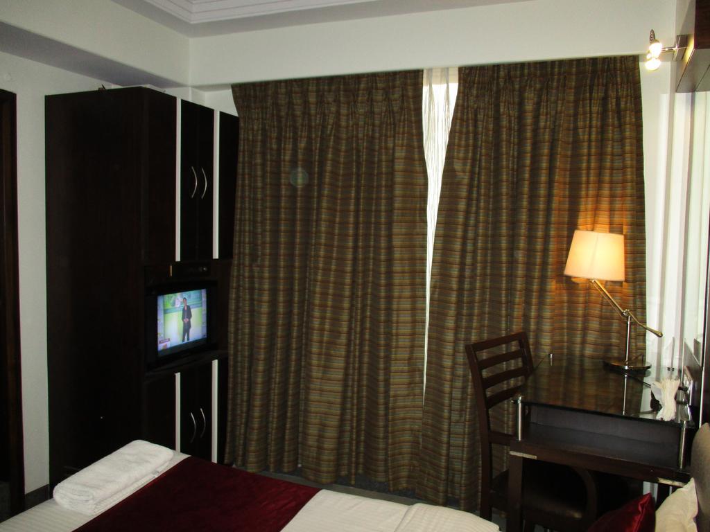 Hotel Sapna Marine Mumbai Exteriör bild