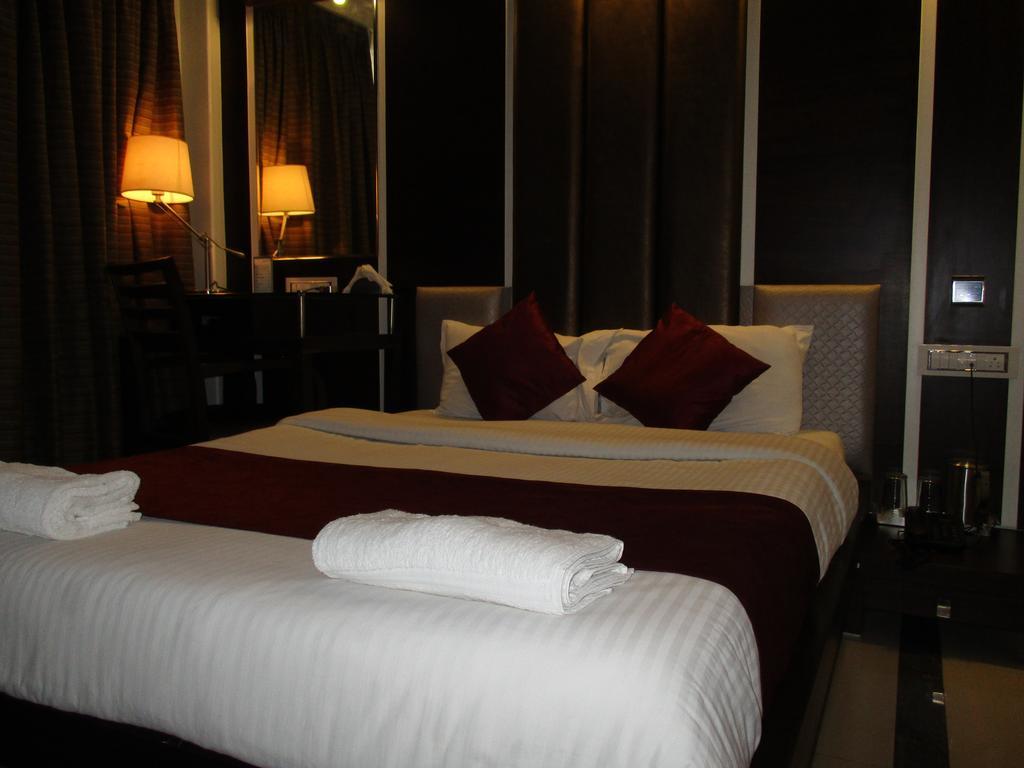 Hotel Sapna Marine Mumbai Exteriör bild