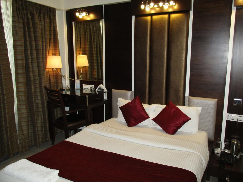 Hotel Sapna Marine Mumbai Exteriör bild