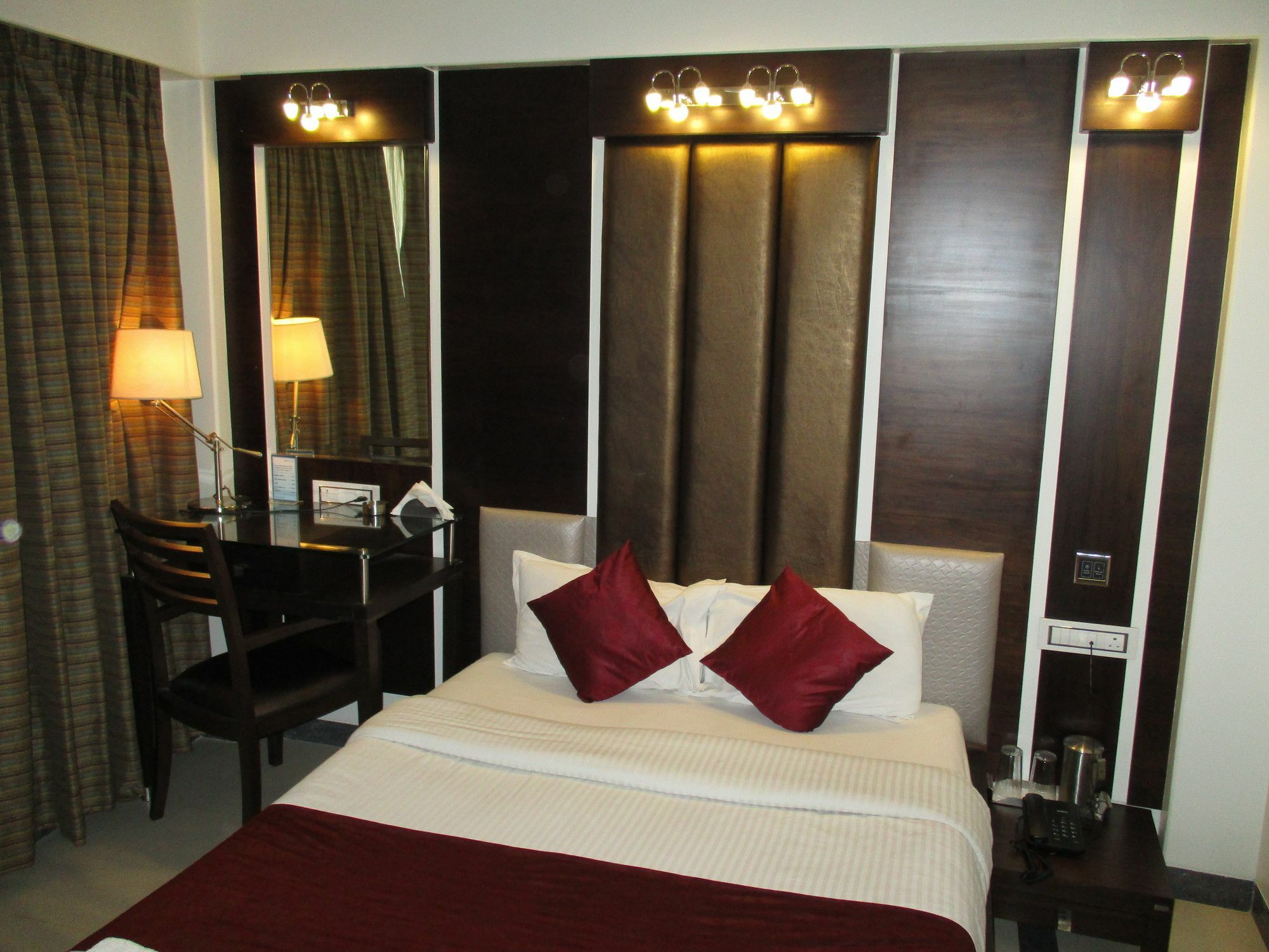Hotel Sapna Marine Mumbai Exteriör bild