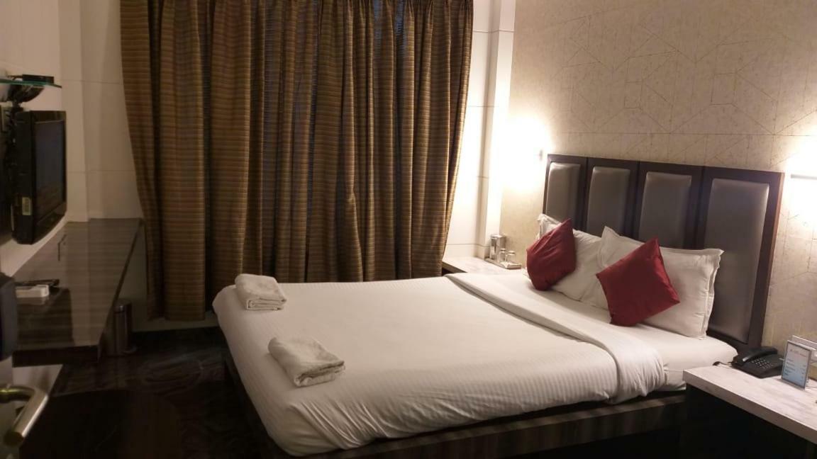 Hotel Sapna Marine Mumbai Exteriör bild